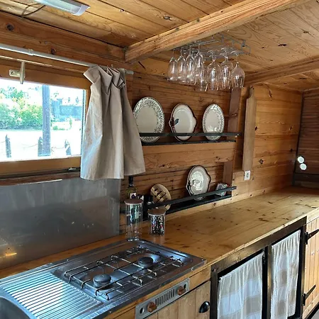 Toue Cabanee Romantique - Vue Maine Et Chateau - Centre